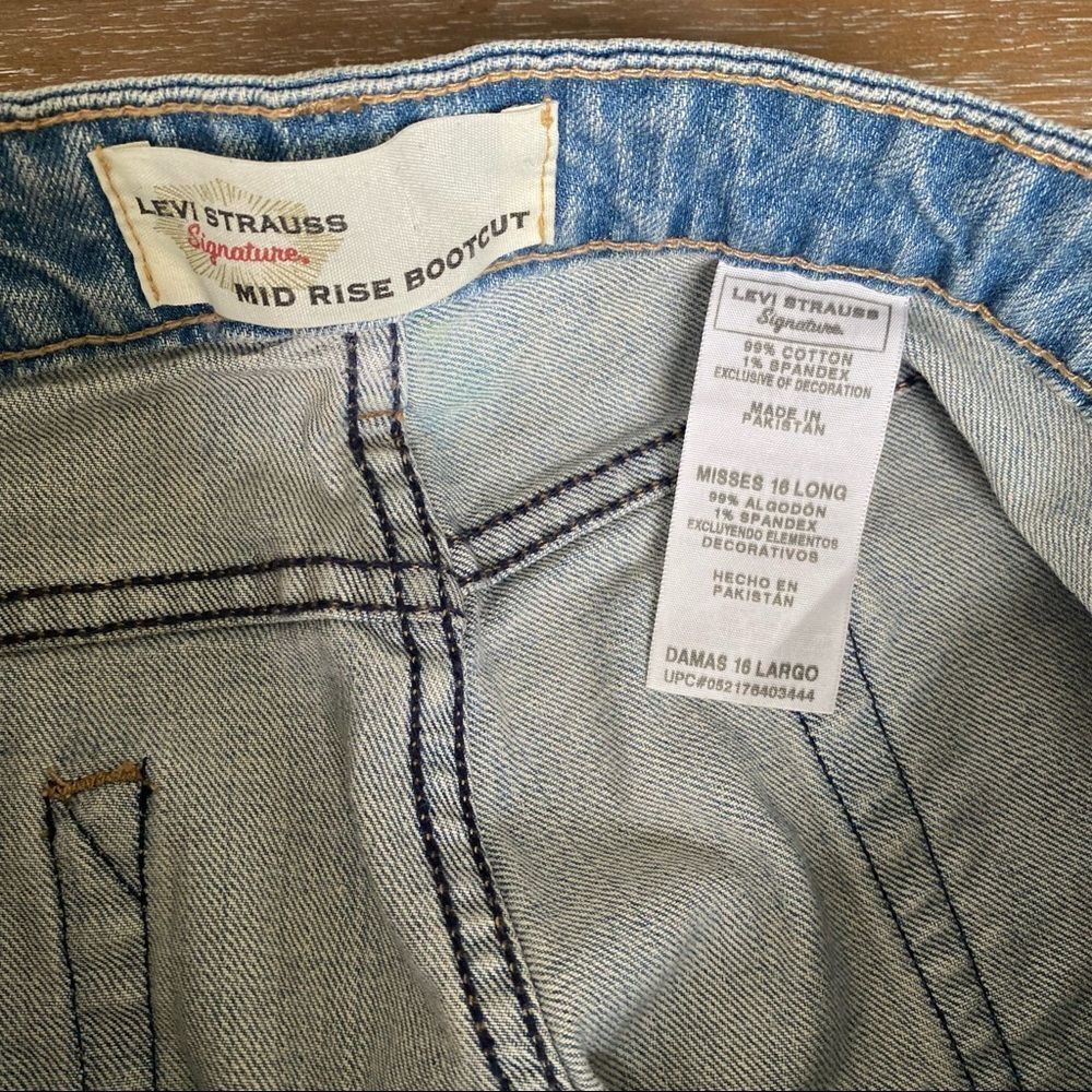 Levi's Light Wash Blue Mid Rise Bootcut Jeans 16L - Picture 12 of 16